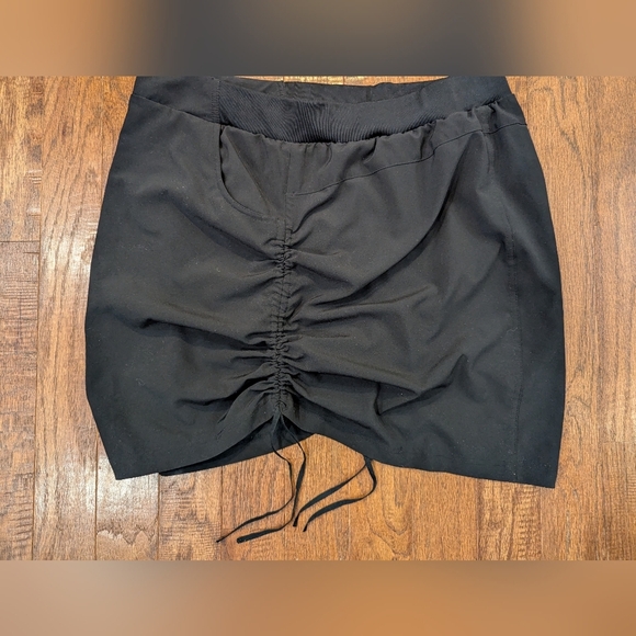 Cleo black Skirt- skort with Adjustable Side ruching and Attached Shorts Size XL - Picture 5 of 13